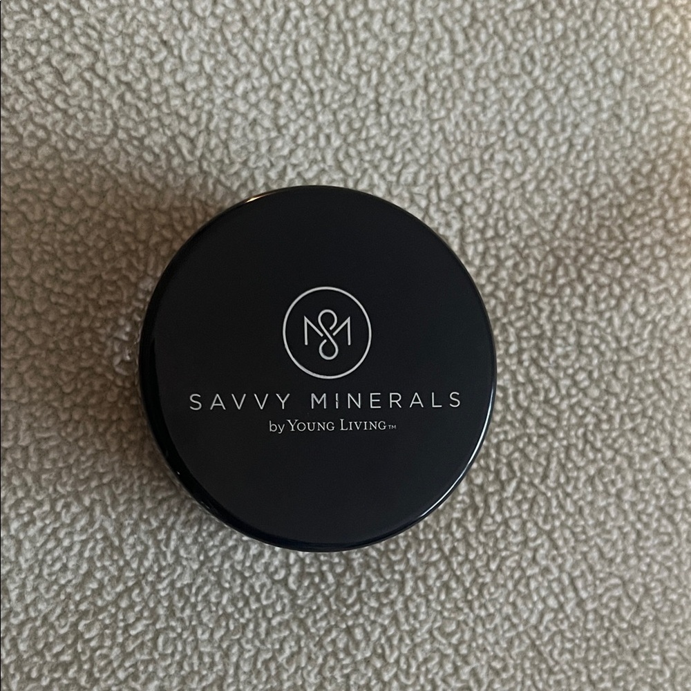Young Living Savvy Minerals Foundation - Black